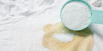 Plamy nie do sprania? Poznaj domowe sposoby naszych babć